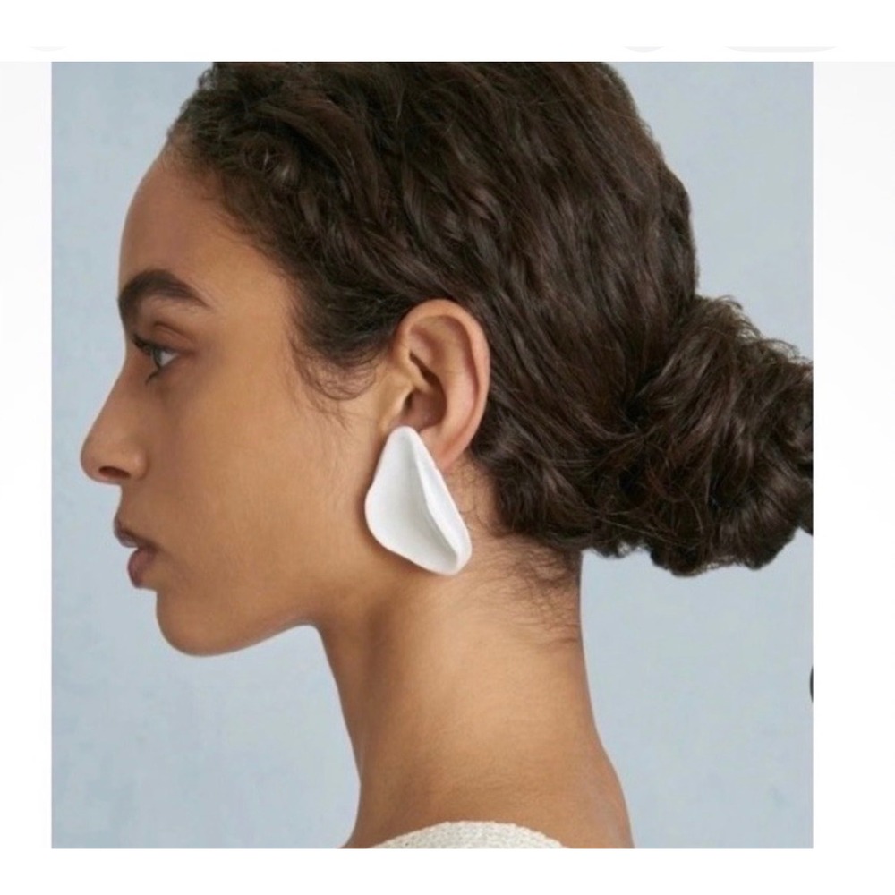Cult Gaia Erin Petal Clip On Earrings White Enamel Coatedβ Brass Sculptural Leaf